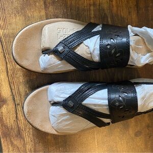 Earth Origins Black and Tan Women's Thong Sandals with Cutout Detail